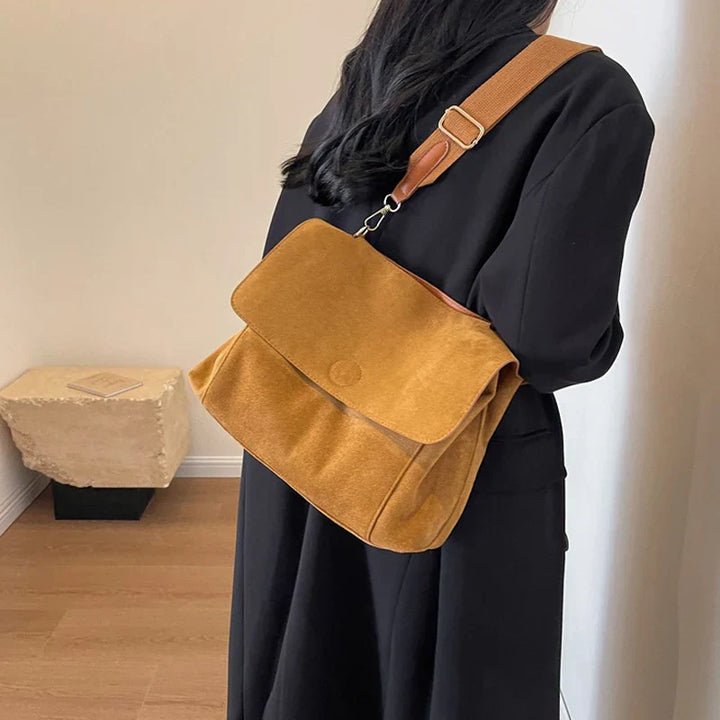 Elle | Vintage suede shoulder bag