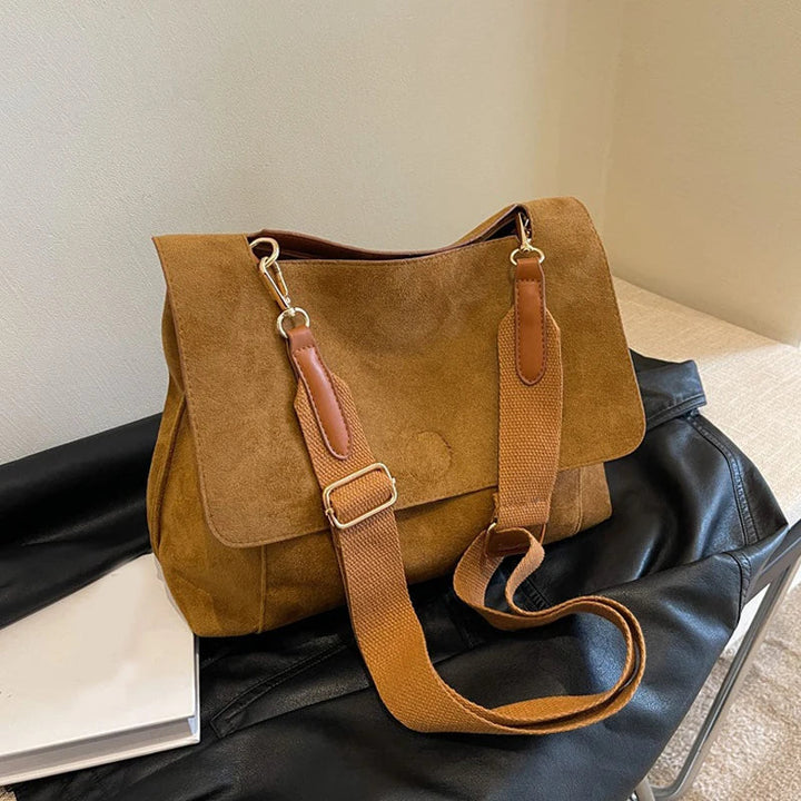 Elle | Vintage suede shoulder bag